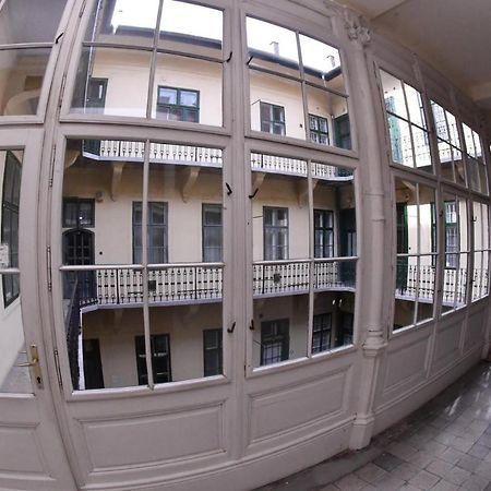 Five Seasons Vaci Utca Apartment Budapest Luaran gambar