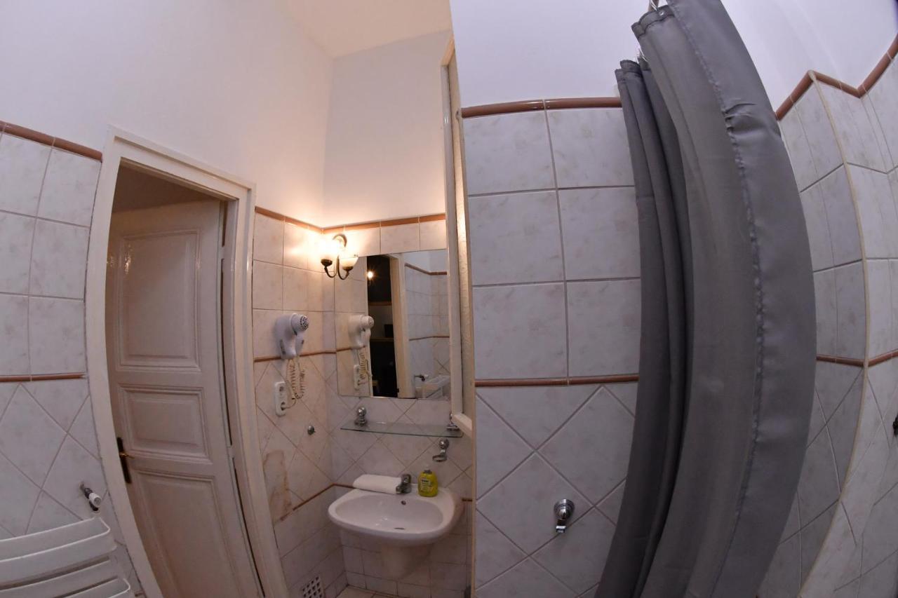 Five Seasons Vaci Utca Apartment Budapest Luaran gambar
