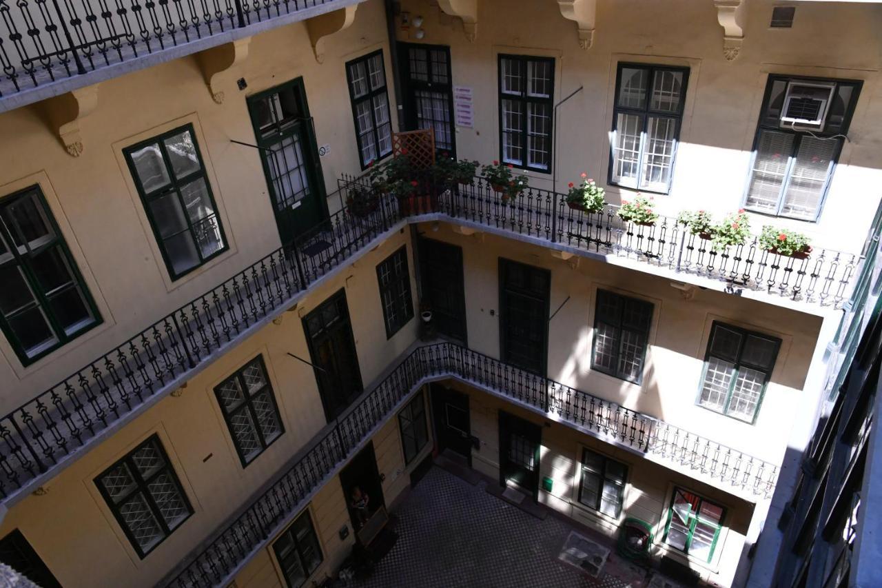 Five Seasons Vaci Utca Apartment Budapest Luaran gambar